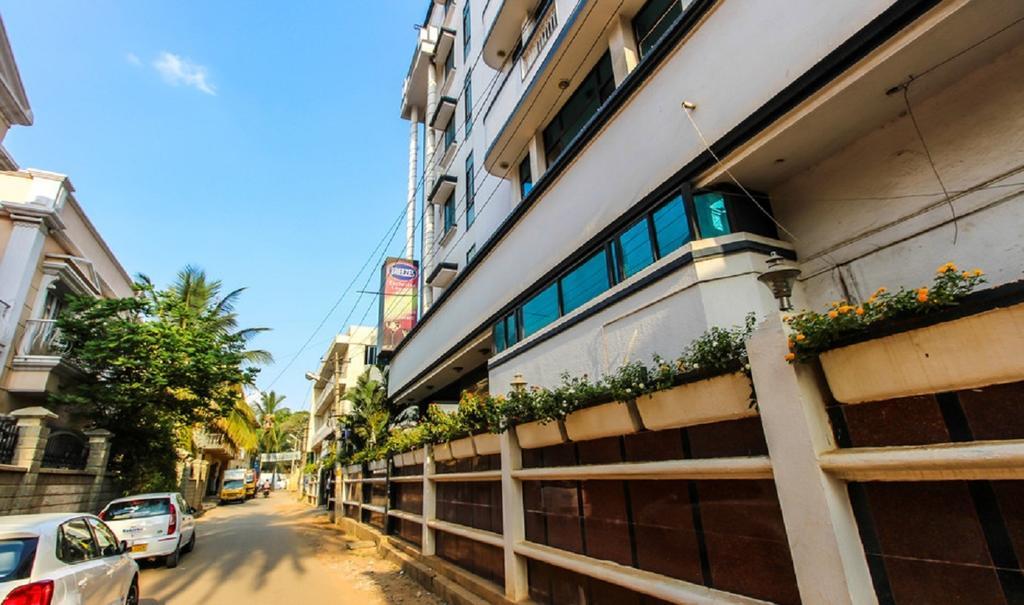 Hotel Pigeon International Bangalore Exteriör bild