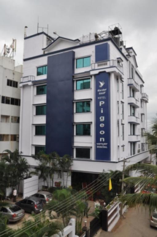 Hotel Pigeon International Bangalore Exteriör bild