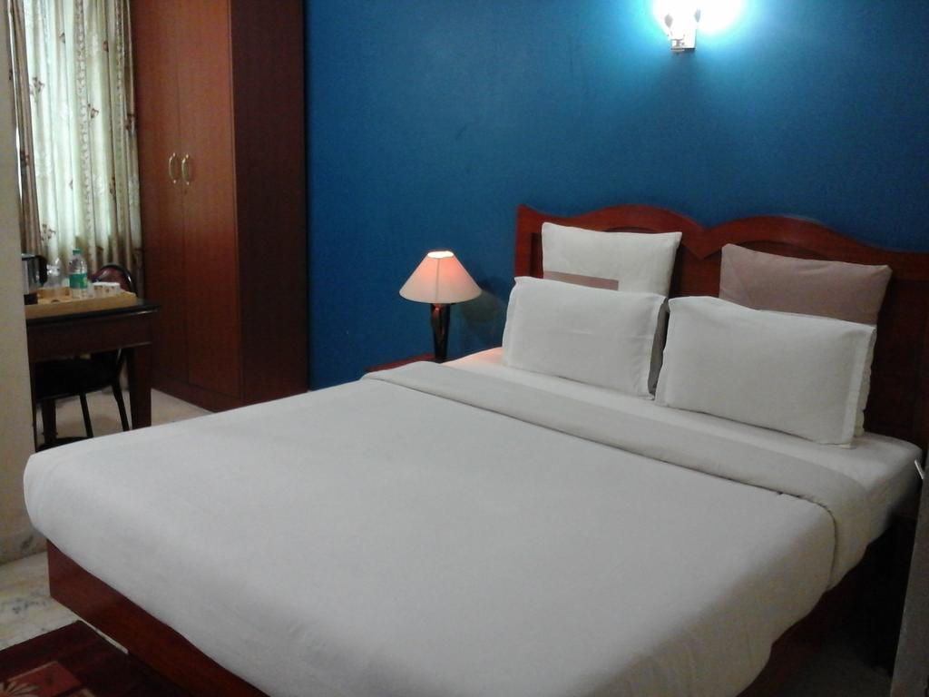 Hotel Pigeon International Bangalore Exteriör bild